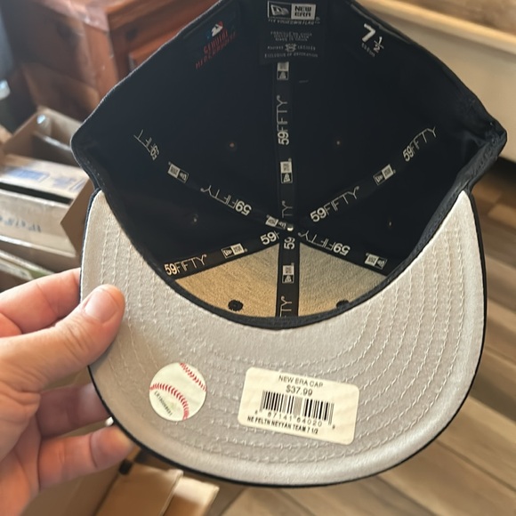 New York Yankees new era size 7 1/2 - Picture 4 of 4